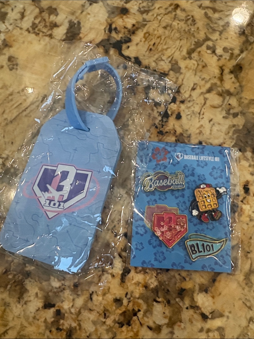 BL101 Kids Blue Luggage Tag and Pin Set - Playful Baseball Theme